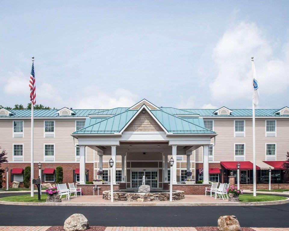 Verblijf: Comfort Inn & Suites Sturbridge-Brimfield, MA